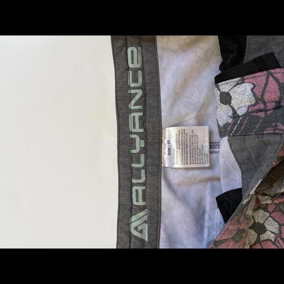 Men's ALLYANCE Board Shorts Size 32 - Picture 3 of 4